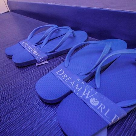 Hotel Dream World Araneta Cubao Кесон-Сіті Екстер'єр фото